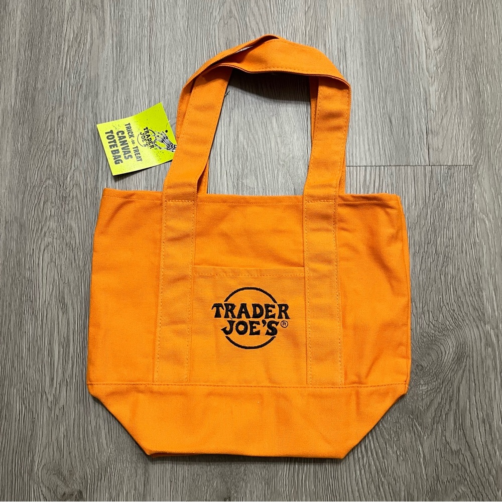 Trader Joe’s Trick or Treat Canvas Tote Bags Halloween 2025 Full Set of 4 NWT - Picture 4 of 6